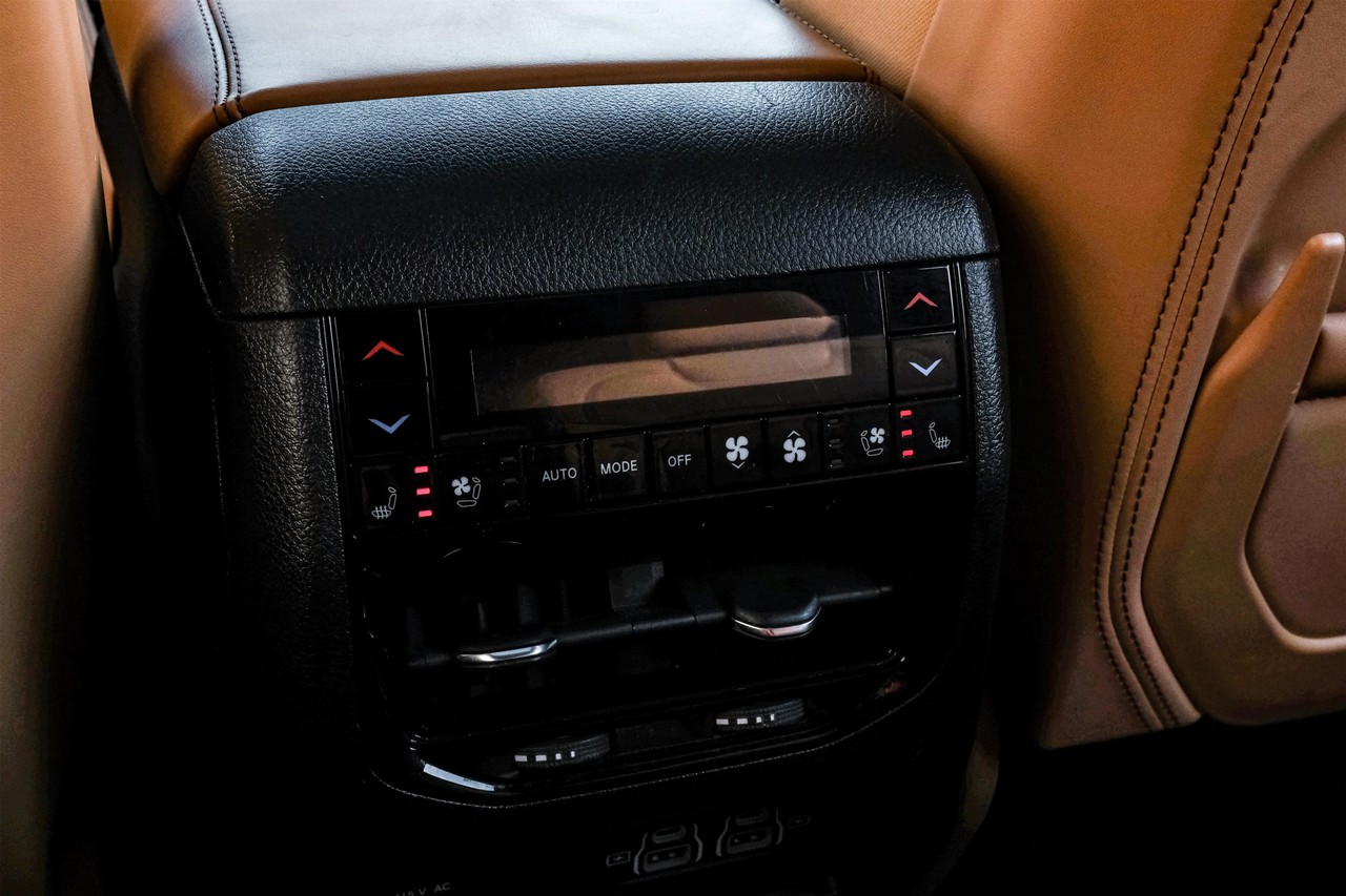 Jeep Grand Cherokee L Vehicle Main Gallery Image 43