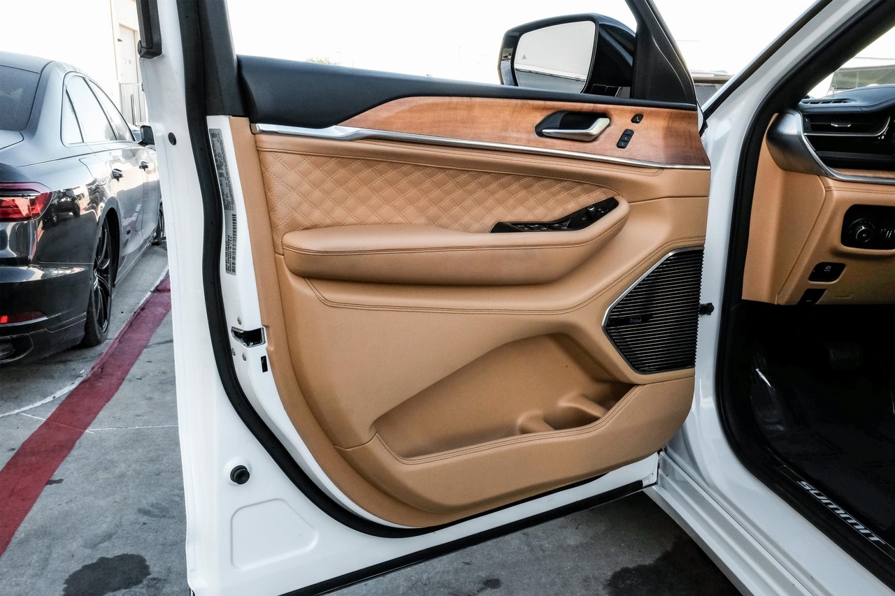 Jeep Grand Cherokee L Vehicle Main Gallery Image 49