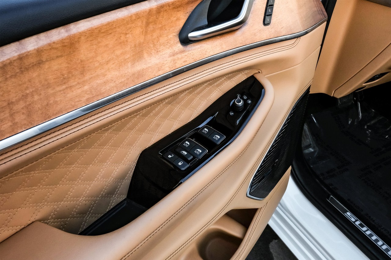 Jeep Grand Cherokee L Vehicle Main Gallery Image 50