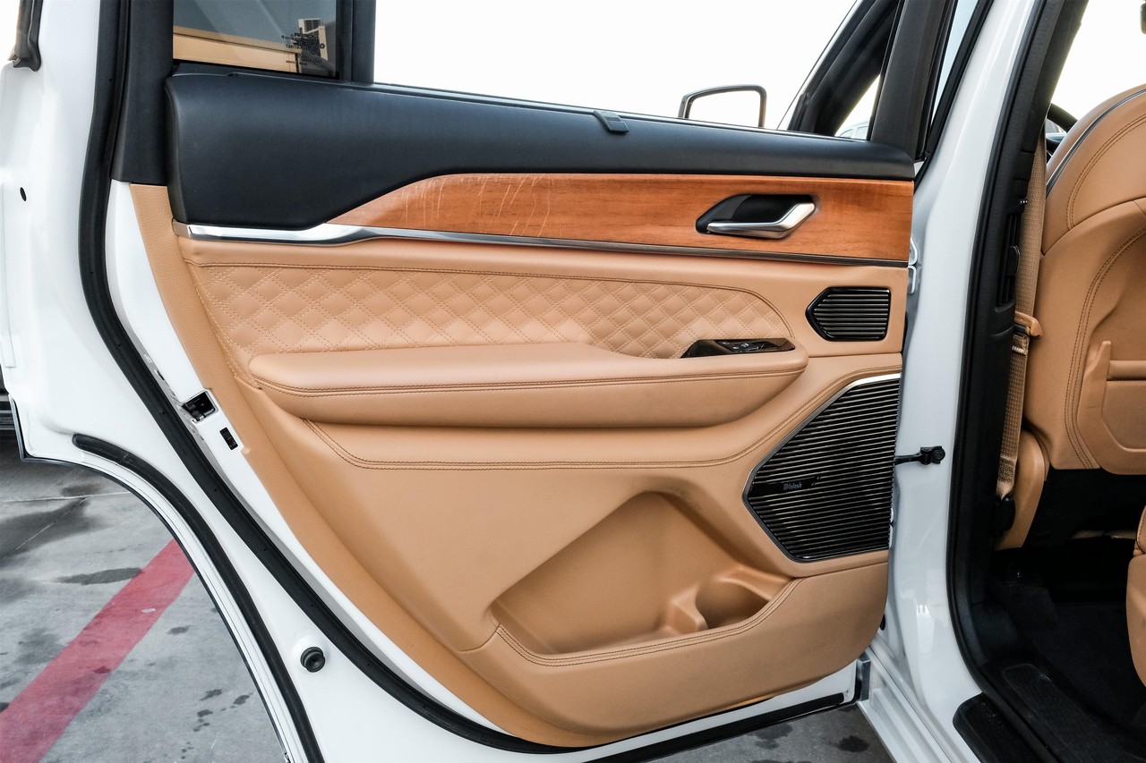 Jeep Grand Cherokee L Vehicle Main Gallery Image 54