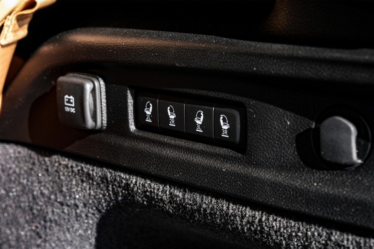 Jeep Grand Cherokee L Vehicle Main Gallery Image 63