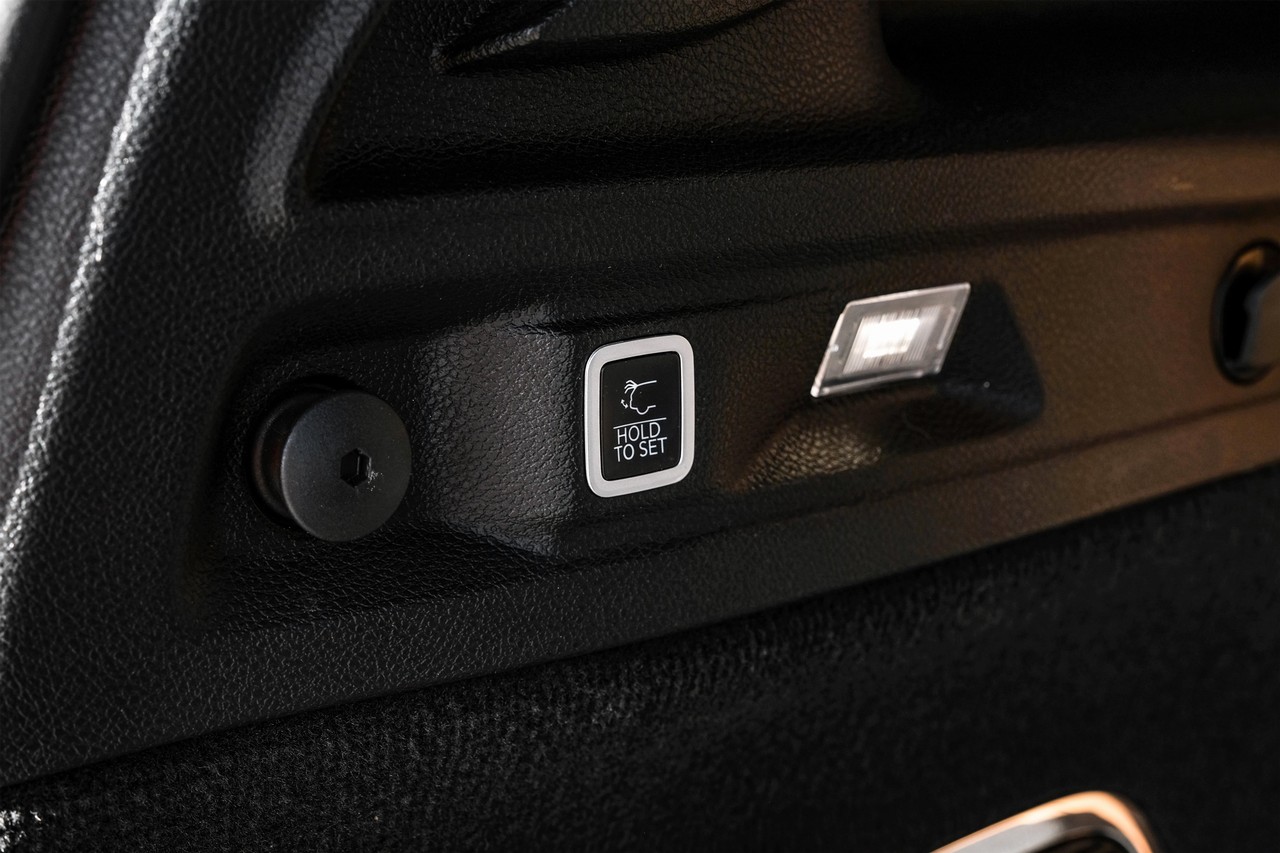 Jeep Grand Cherokee L Vehicle Main Gallery Image 64