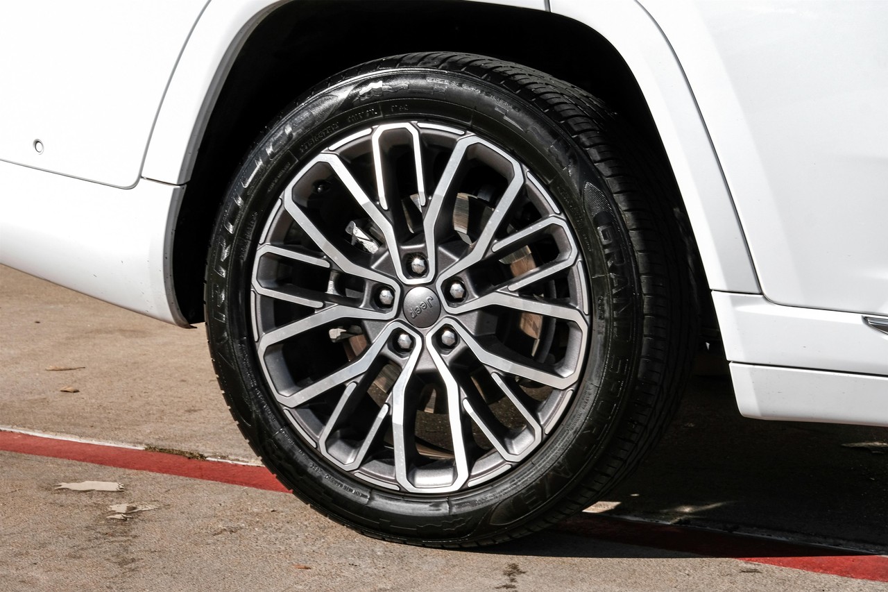 Jeep Grand Cherokee L Vehicle Main Gallery Image 65