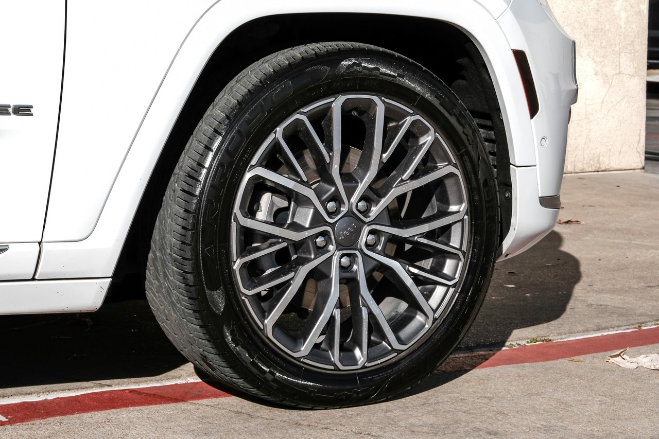 Jeep Grand Cherokee L Vehicle Main Gallery Image 66