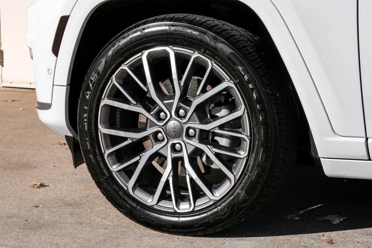 Jeep Grand Cherokee L Vehicle Main Gallery Image 67