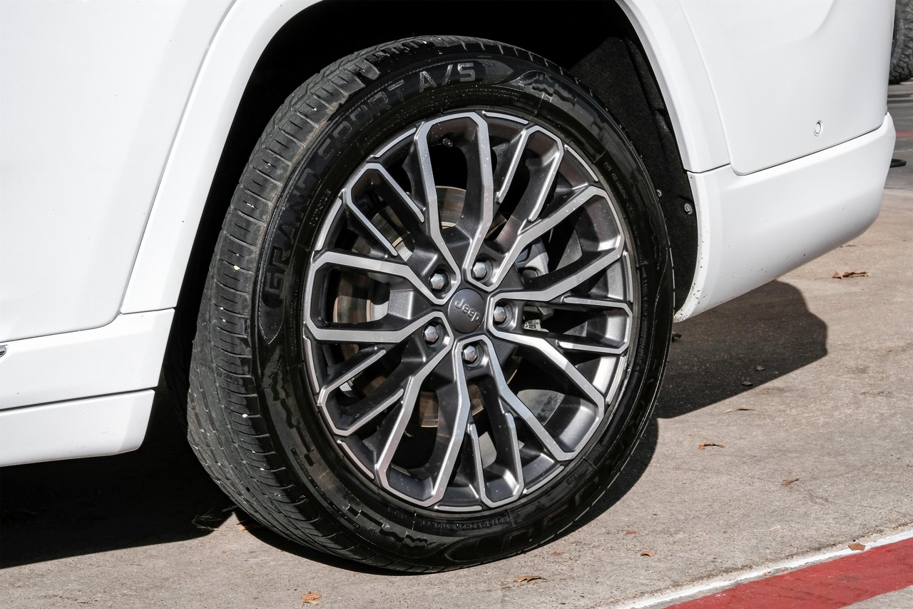 Jeep Grand Cherokee L Vehicle Main Gallery Image 68