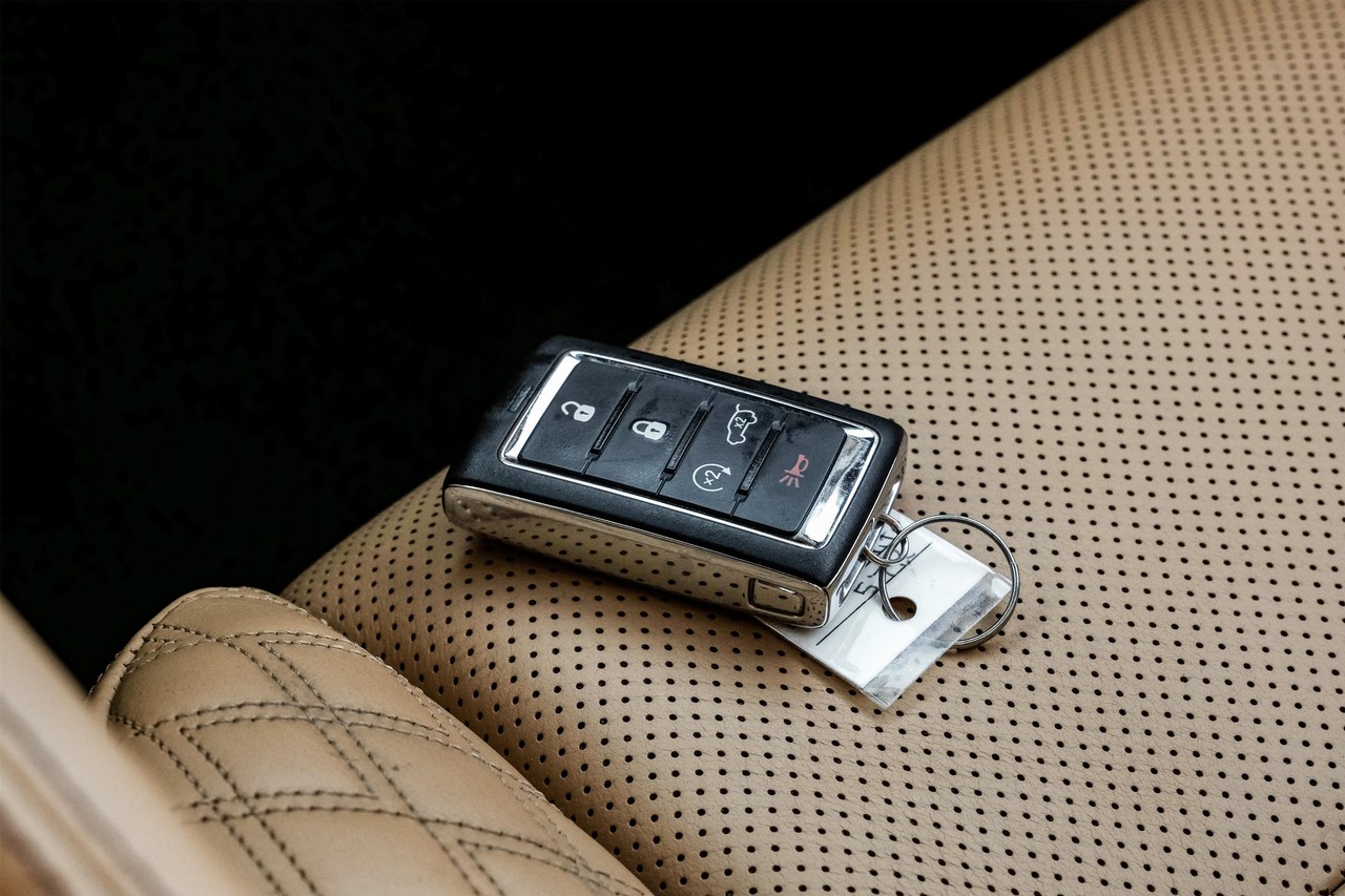 Jeep Grand Cherokee L Vehicle Main Gallery Image 69