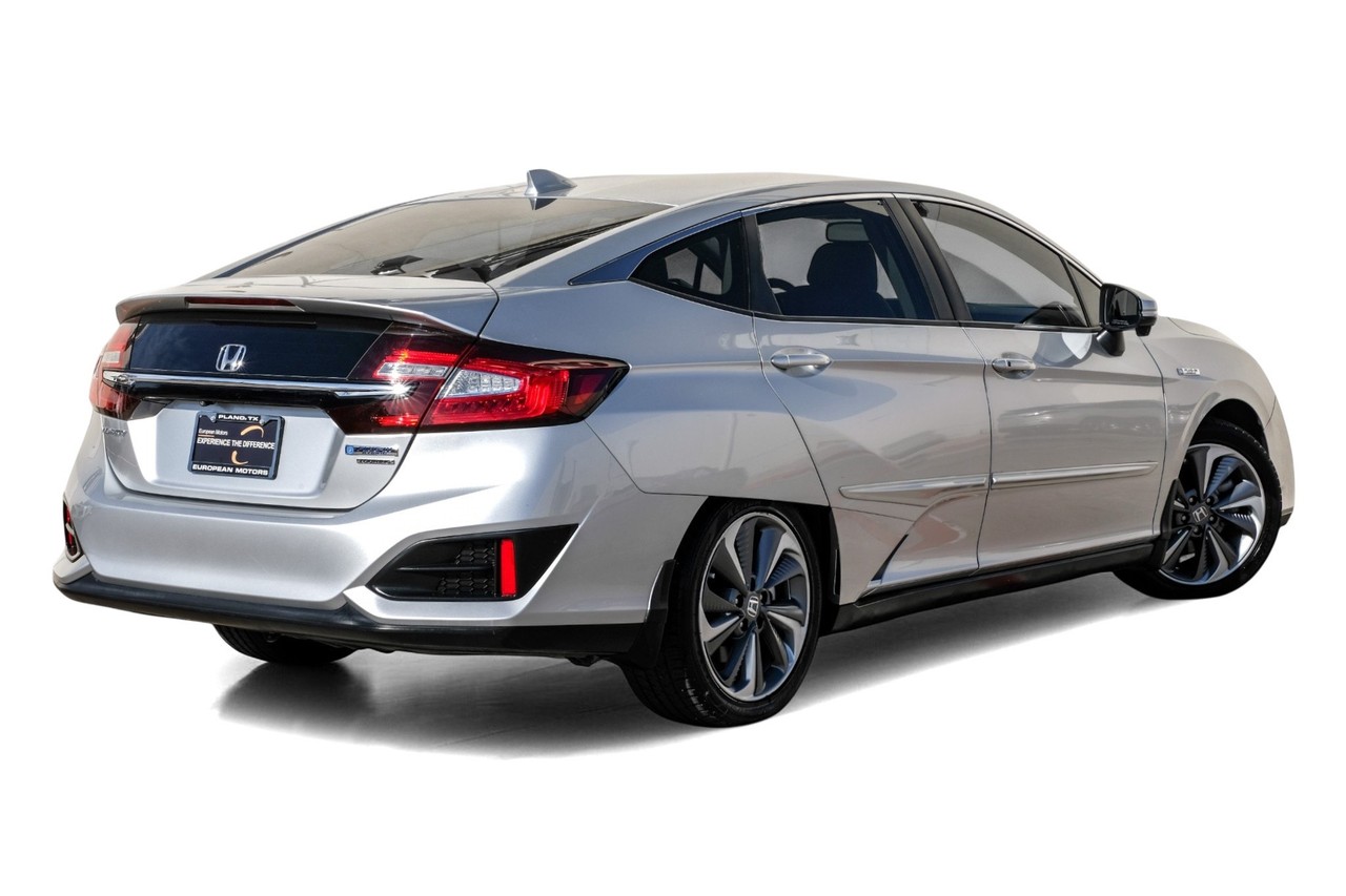 Honda Clarity Plug-In Hybrid Vehicle Main Gallery Image 08