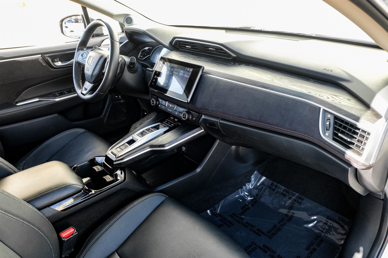 Honda Clarity Plug-In Hybrid Vehicle Main Gallery Image 12