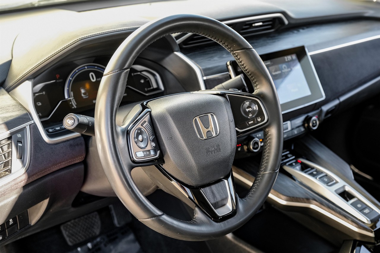 Honda Clarity Plug-In Hybrid Vehicle Main Gallery Image 15