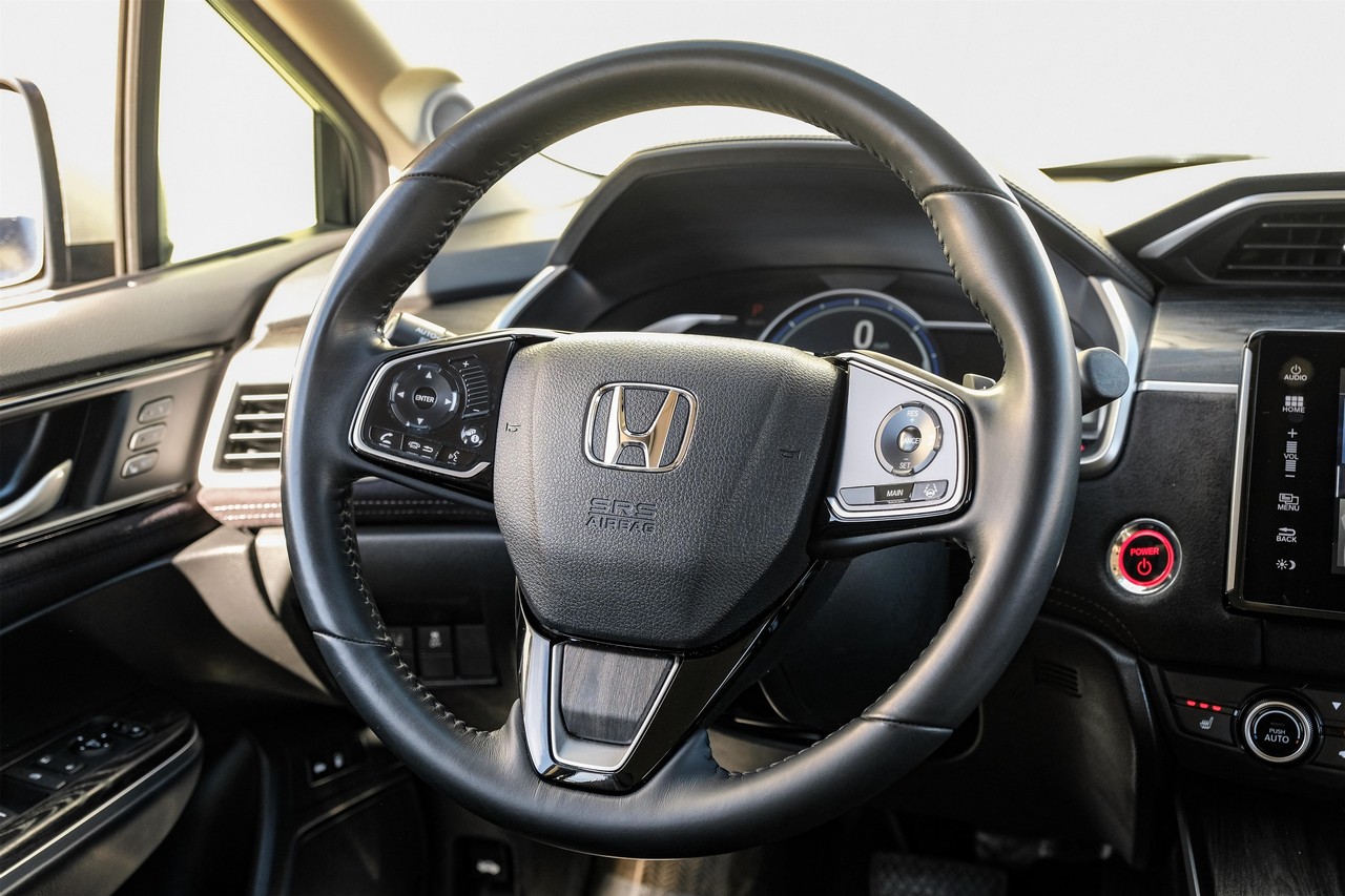 Honda Clarity Plug-In Hybrid Vehicle Main Gallery Image 16