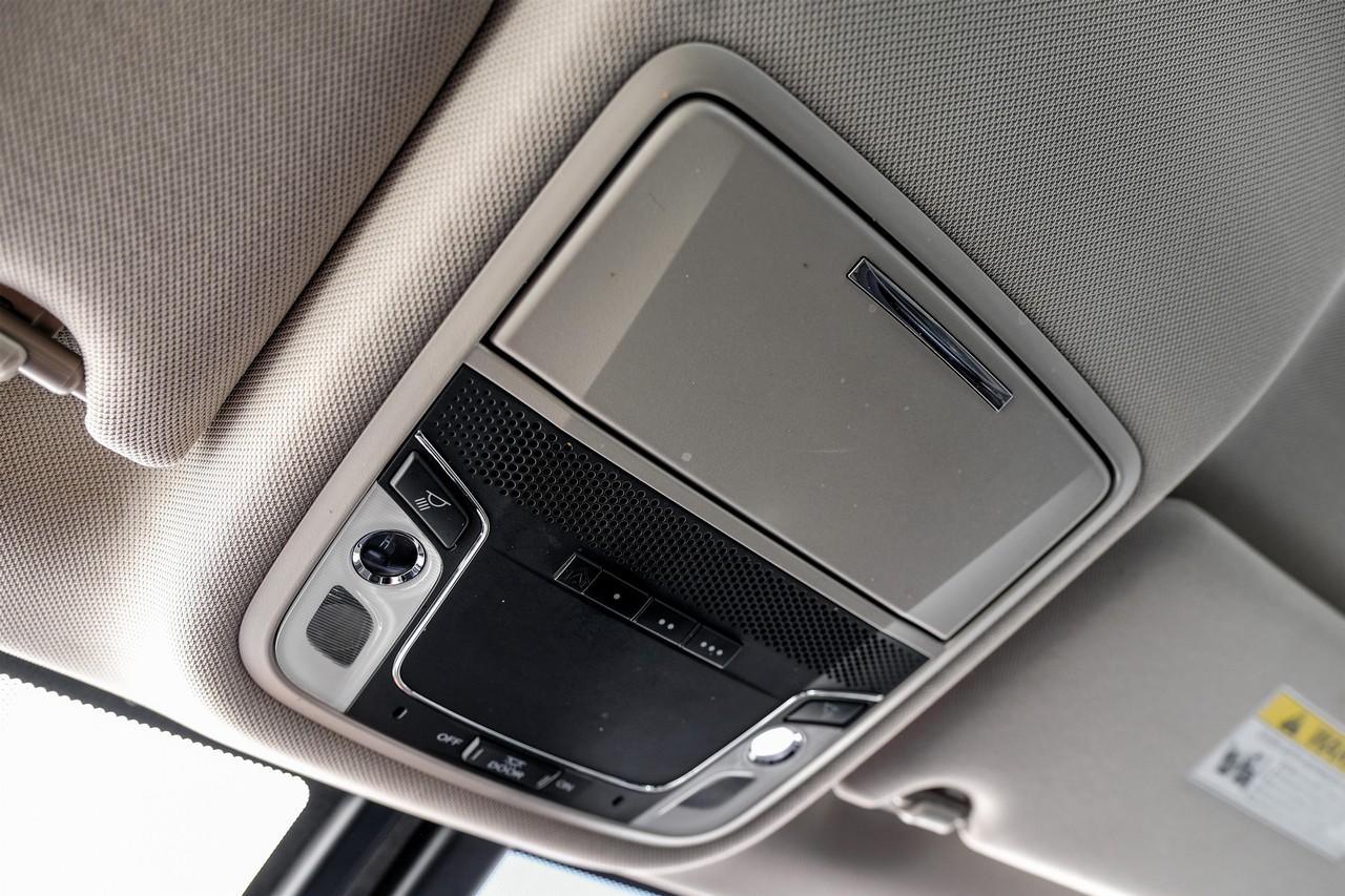 Honda Clarity Plug-In Hybrid Vehicle Main Gallery Image 26