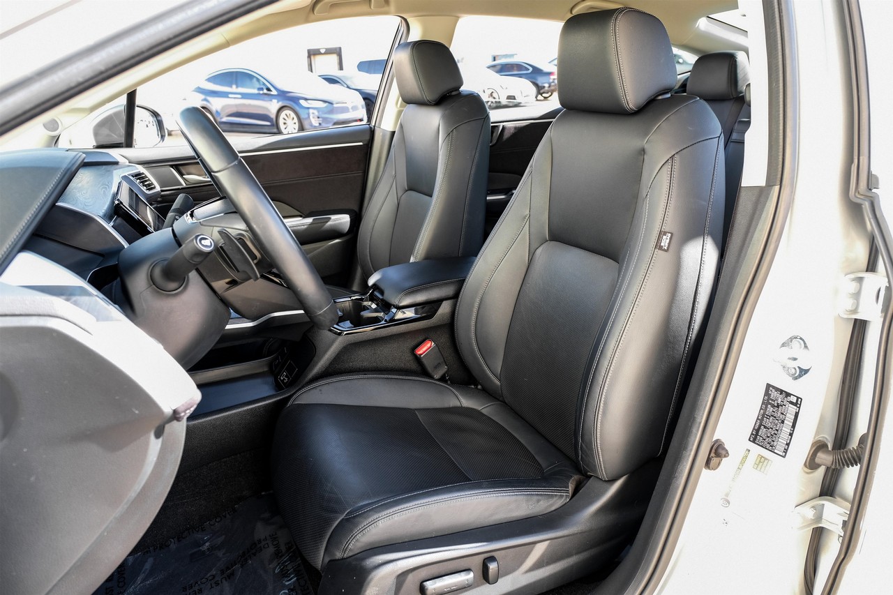 Honda Clarity Plug-In Hybrid Vehicle Main Gallery Image 31