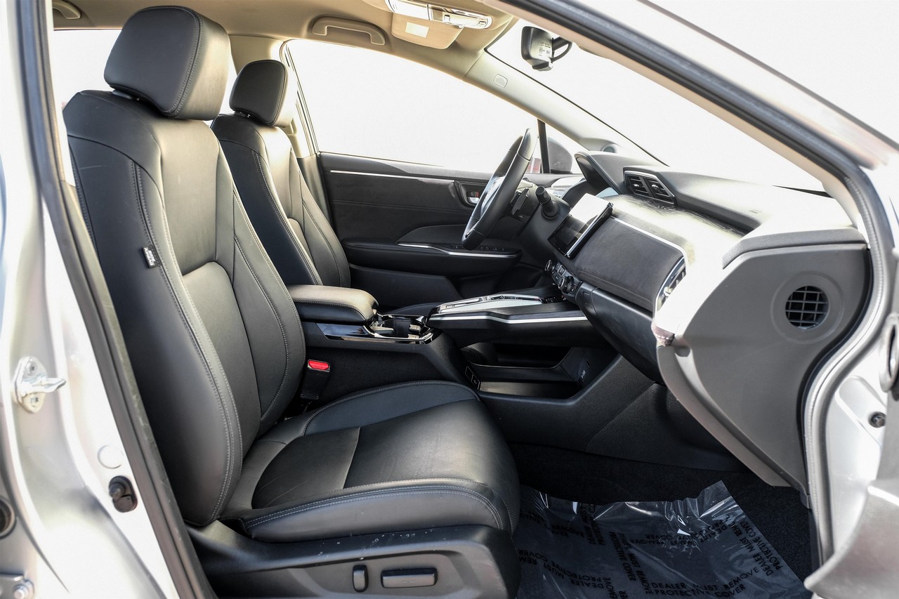 Honda Clarity Plug-In Hybrid Vehicle Main Gallery Image 32