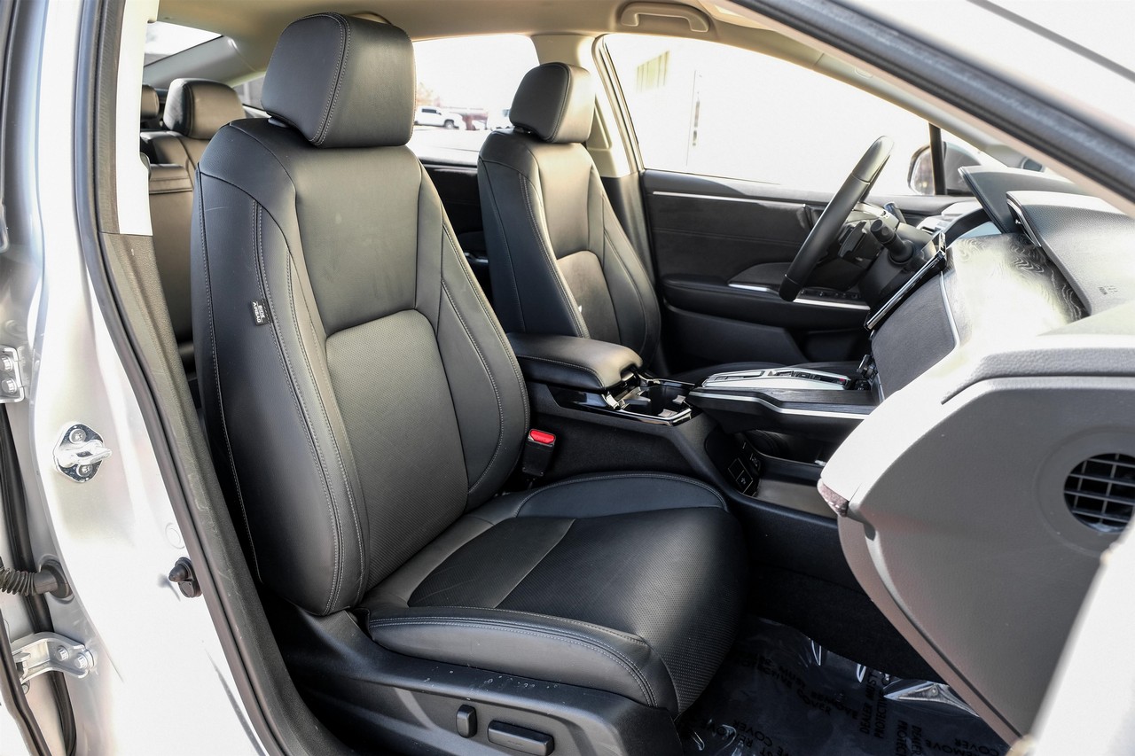 Honda Clarity Plug-In Hybrid Vehicle Main Gallery Image 33