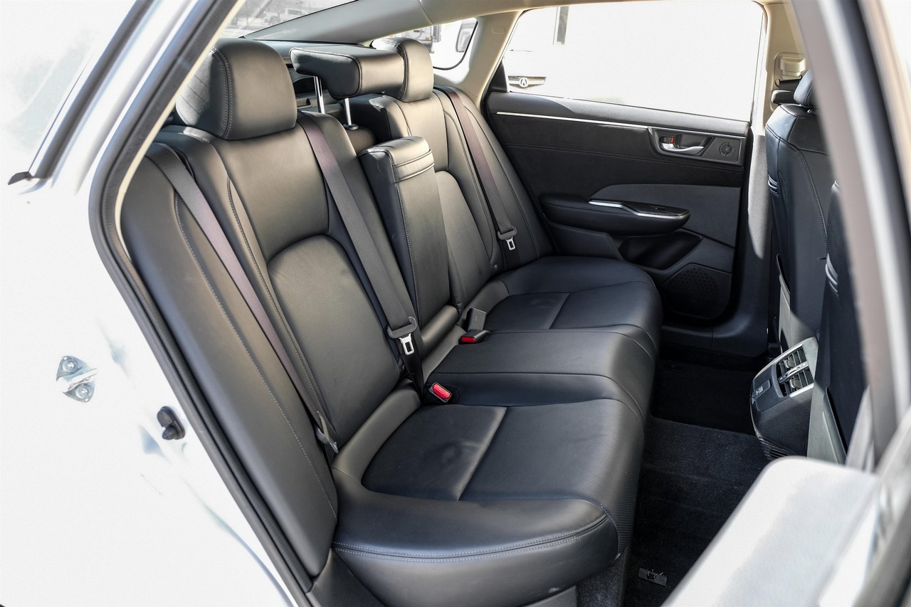 Honda Clarity Plug-In Hybrid Vehicle Main Gallery Image 34