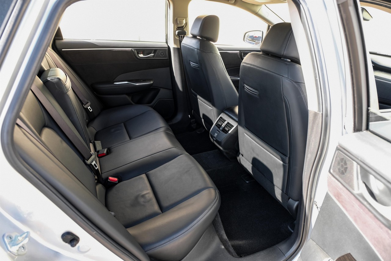 Honda Clarity Plug-In Hybrid Vehicle Main Gallery Image 35