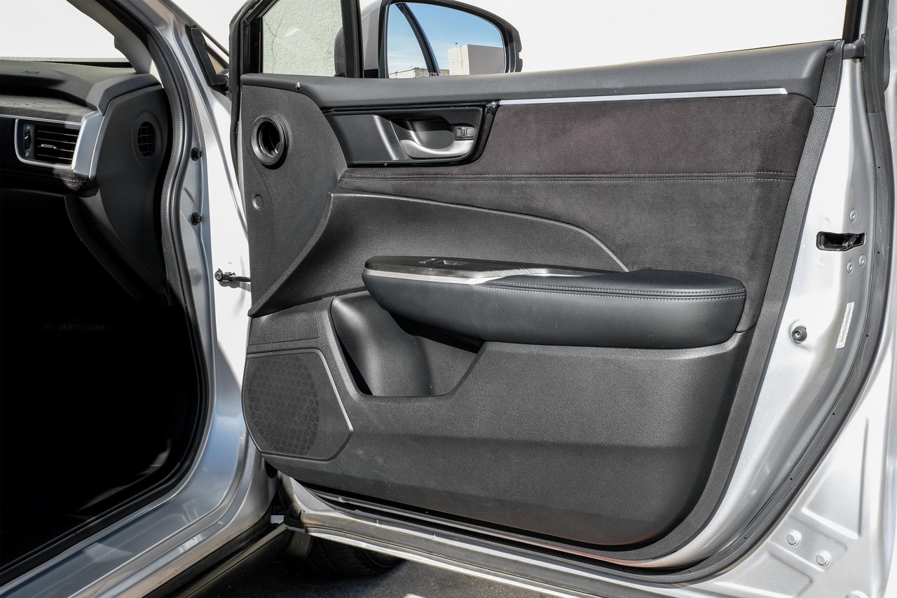 Honda Clarity Plug-In Hybrid Vehicle Main Gallery Image 42