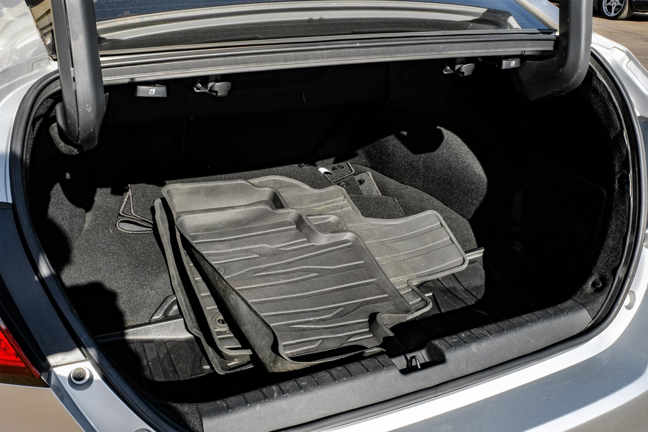 Honda Clarity Plug-In Hybrid Vehicle Main Gallery Image 48