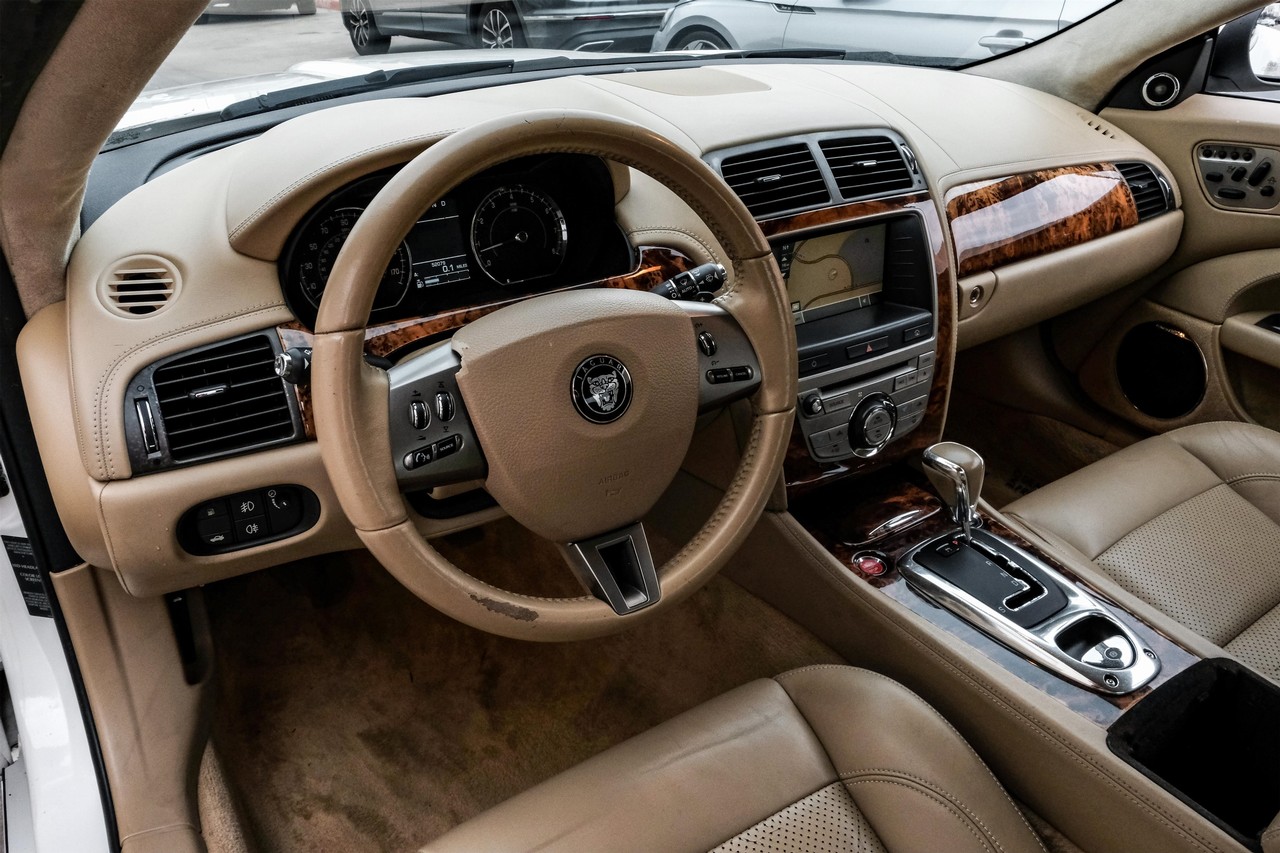 Jaguar XK Vehicle Main Gallery Image 03