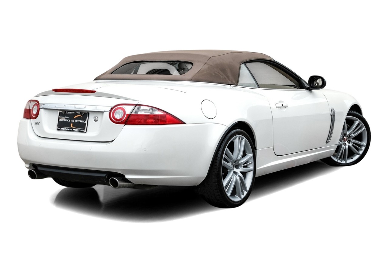 Jaguar XK Vehicle Main Gallery Image 12