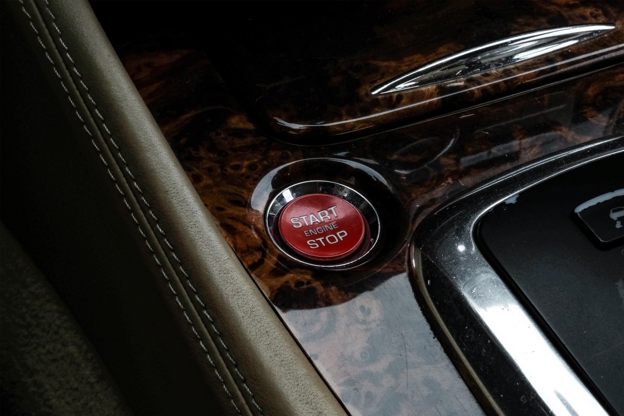 Jaguar XK Vehicle Main Gallery Image 18