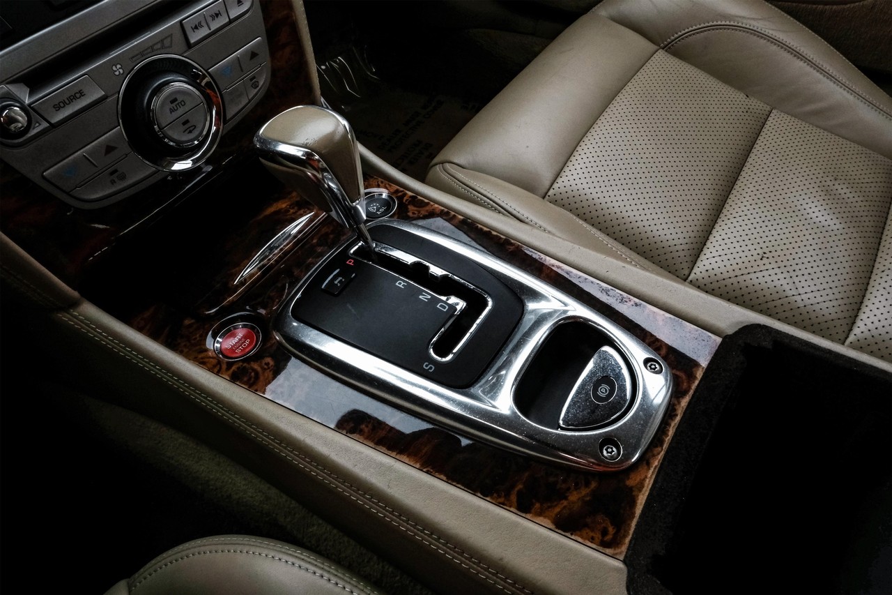 Jaguar XK Vehicle Main Gallery Image 20