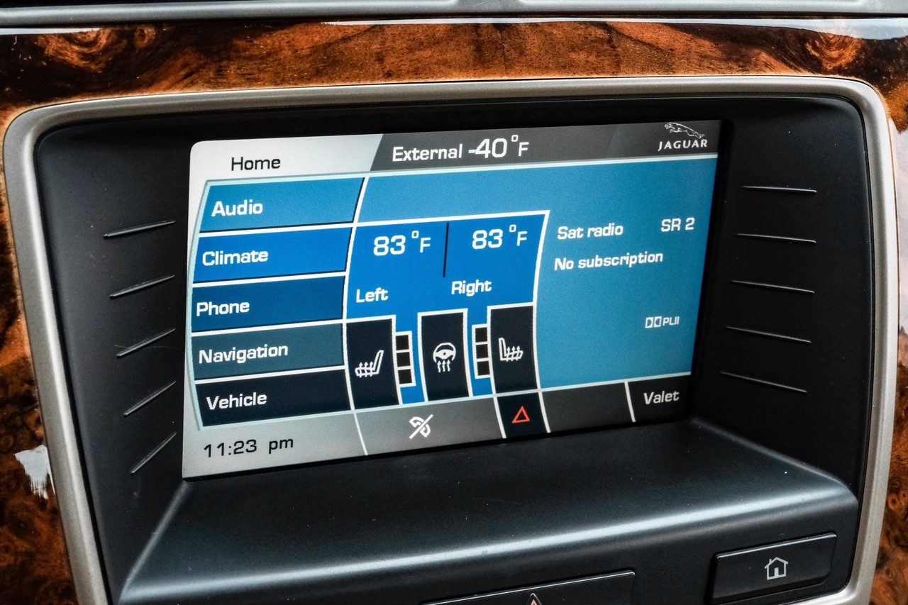 Jaguar XK Vehicle Main Gallery Image 23