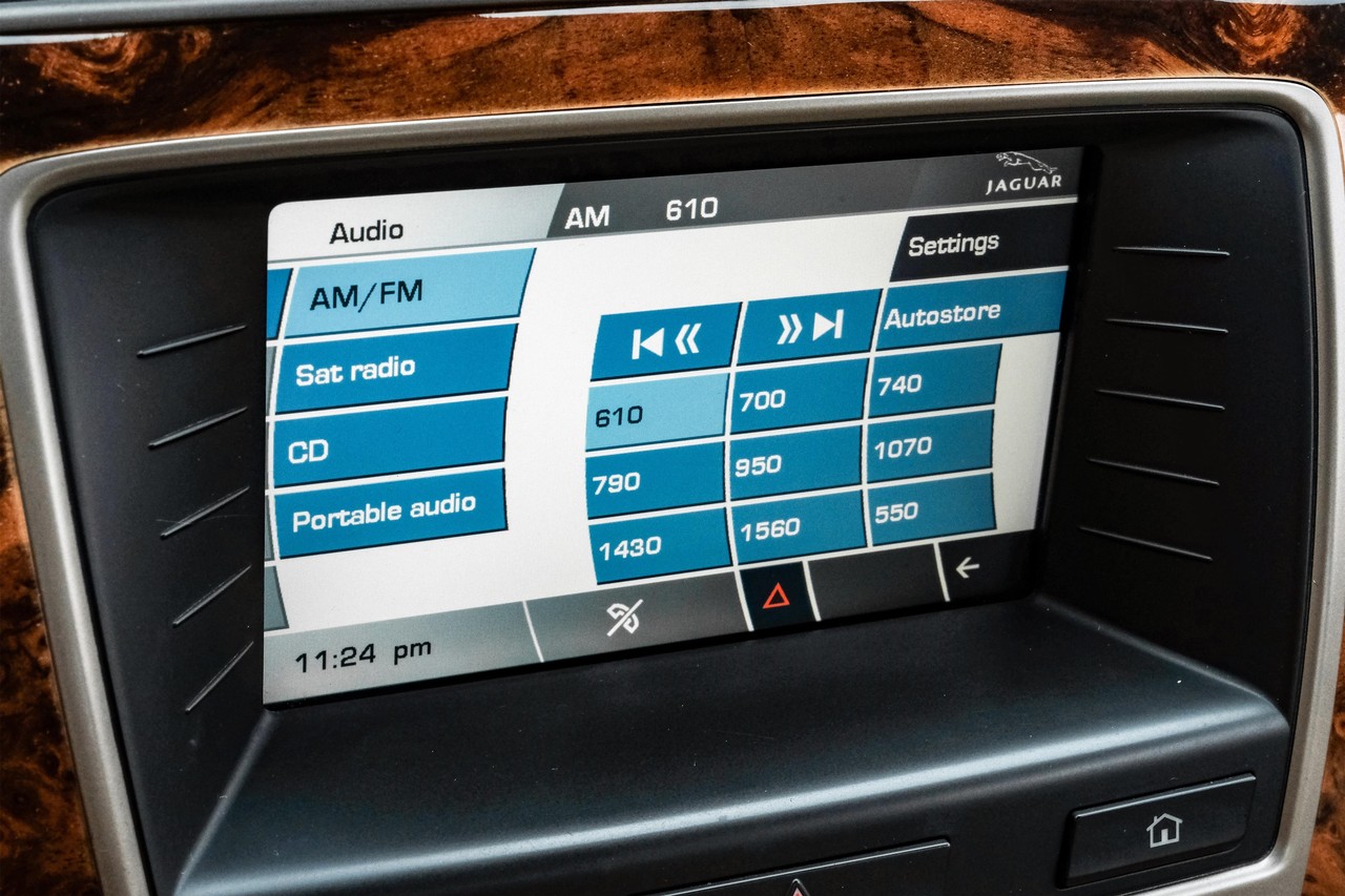 Jaguar XK Vehicle Main Gallery Image 24