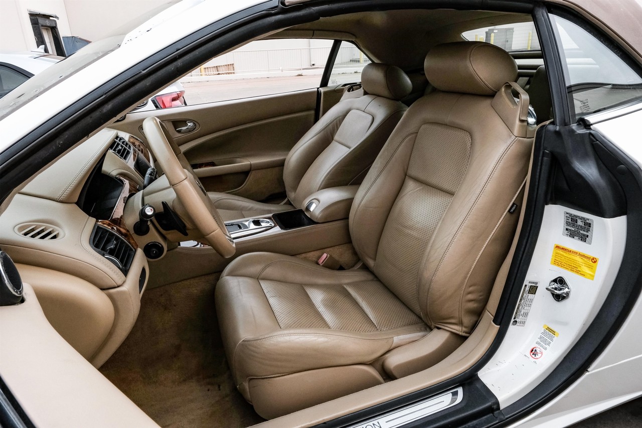 Jaguar XK Vehicle Main Gallery Image 25