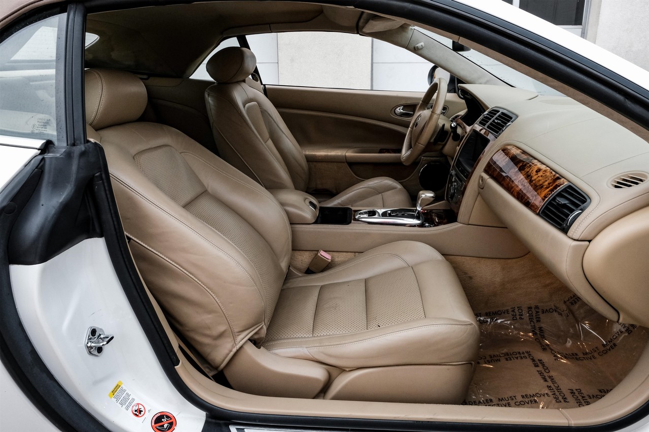 Jaguar XK Vehicle Main Gallery Image 26