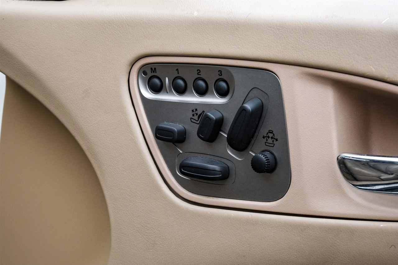 Jaguar XK Vehicle Main Gallery Image 30