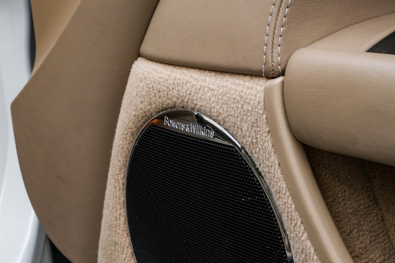 Jaguar XK Vehicle Main Gallery Image 31