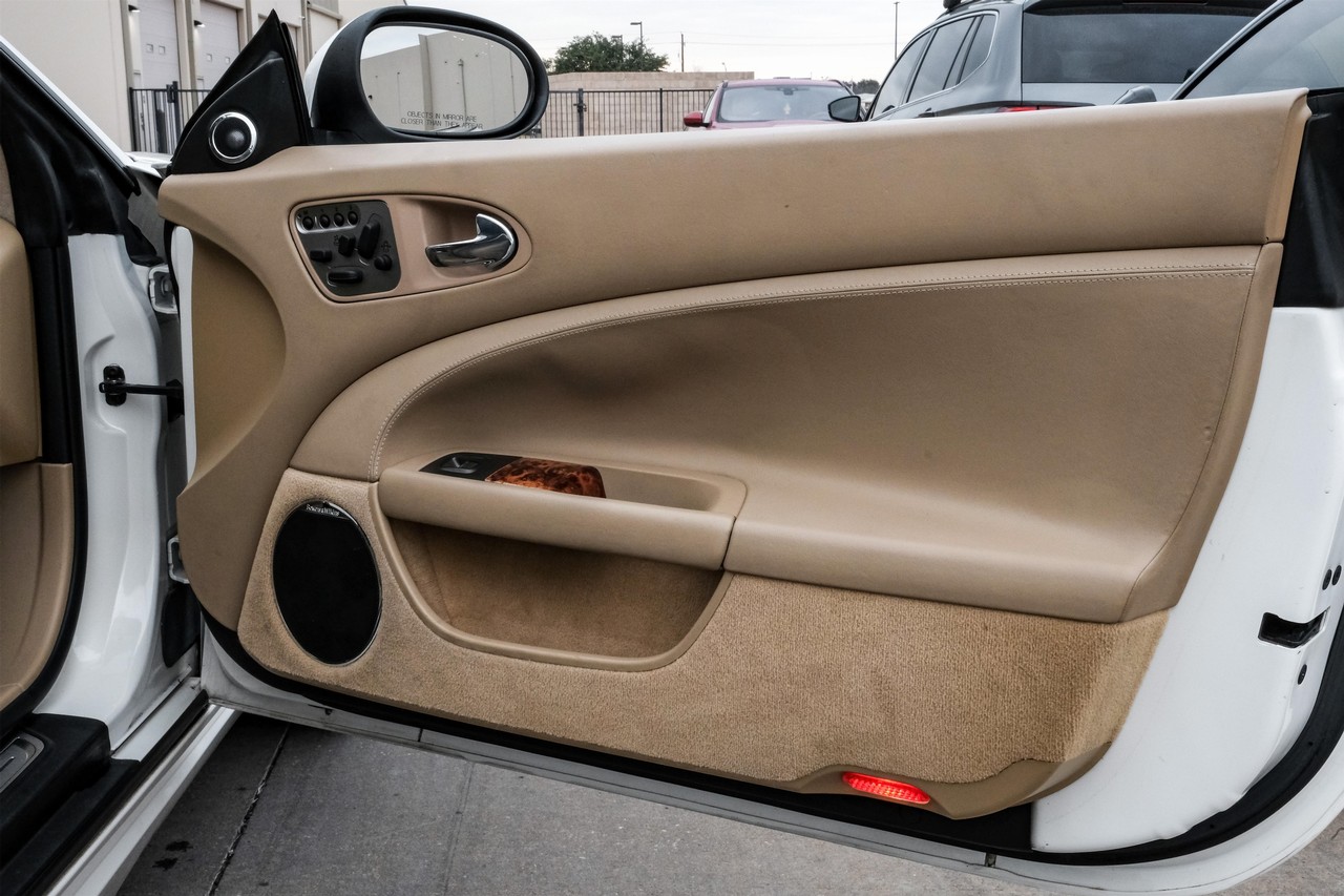 Jaguar XK Vehicle Main Gallery Image 32