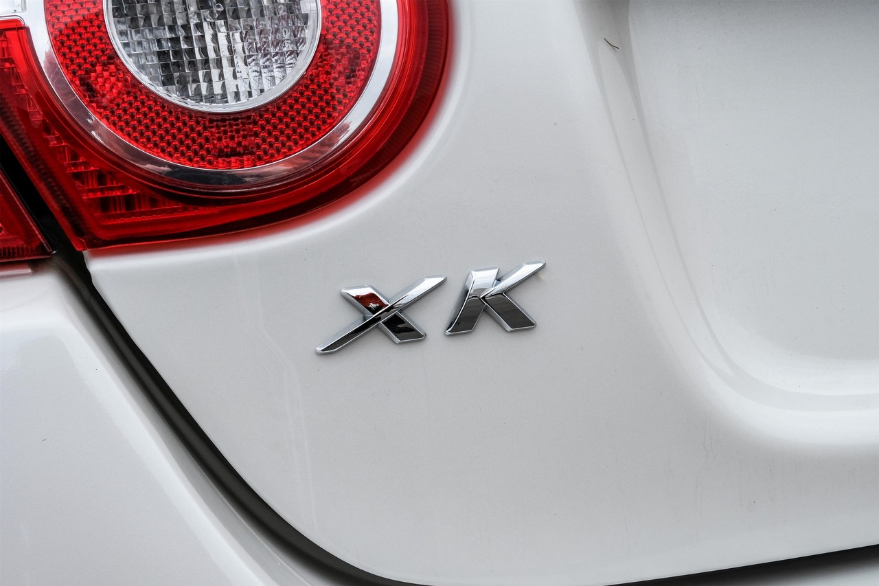 Jaguar XK Vehicle Main Gallery Image 38