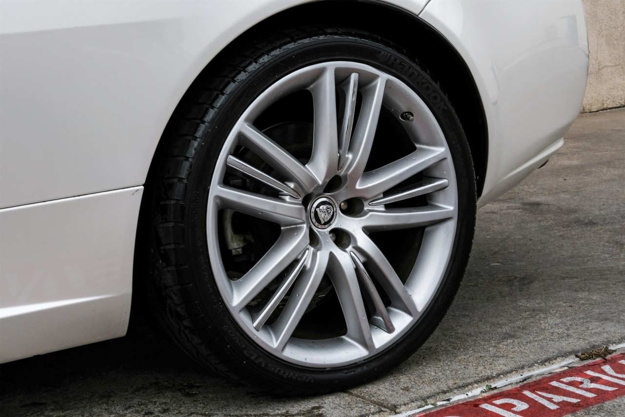 Jaguar XK Vehicle Main Gallery Image 44