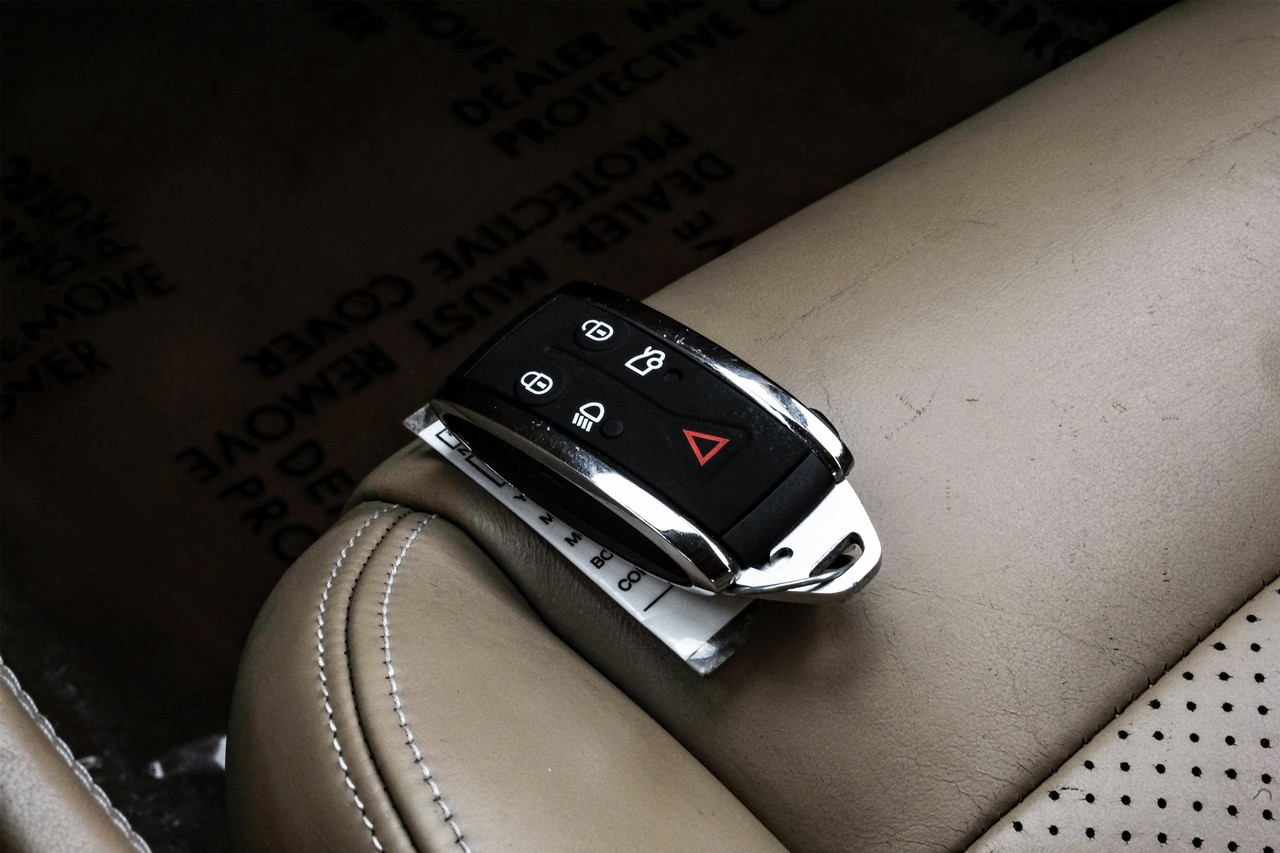 Jaguar XK Vehicle Main Gallery Image 45