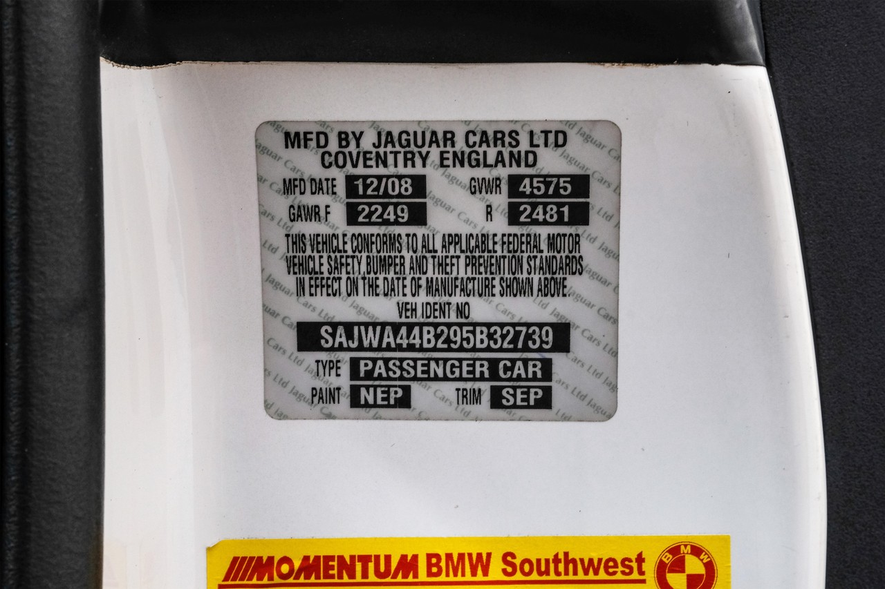 Jaguar XK Vehicle Main Gallery Image 46