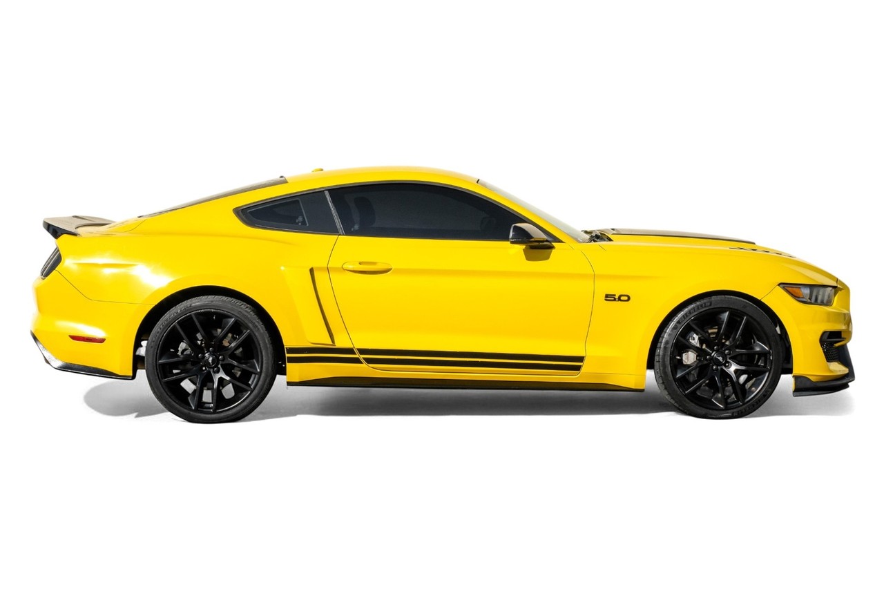 Ford Mustang Vehicle Main Gallery Image 06