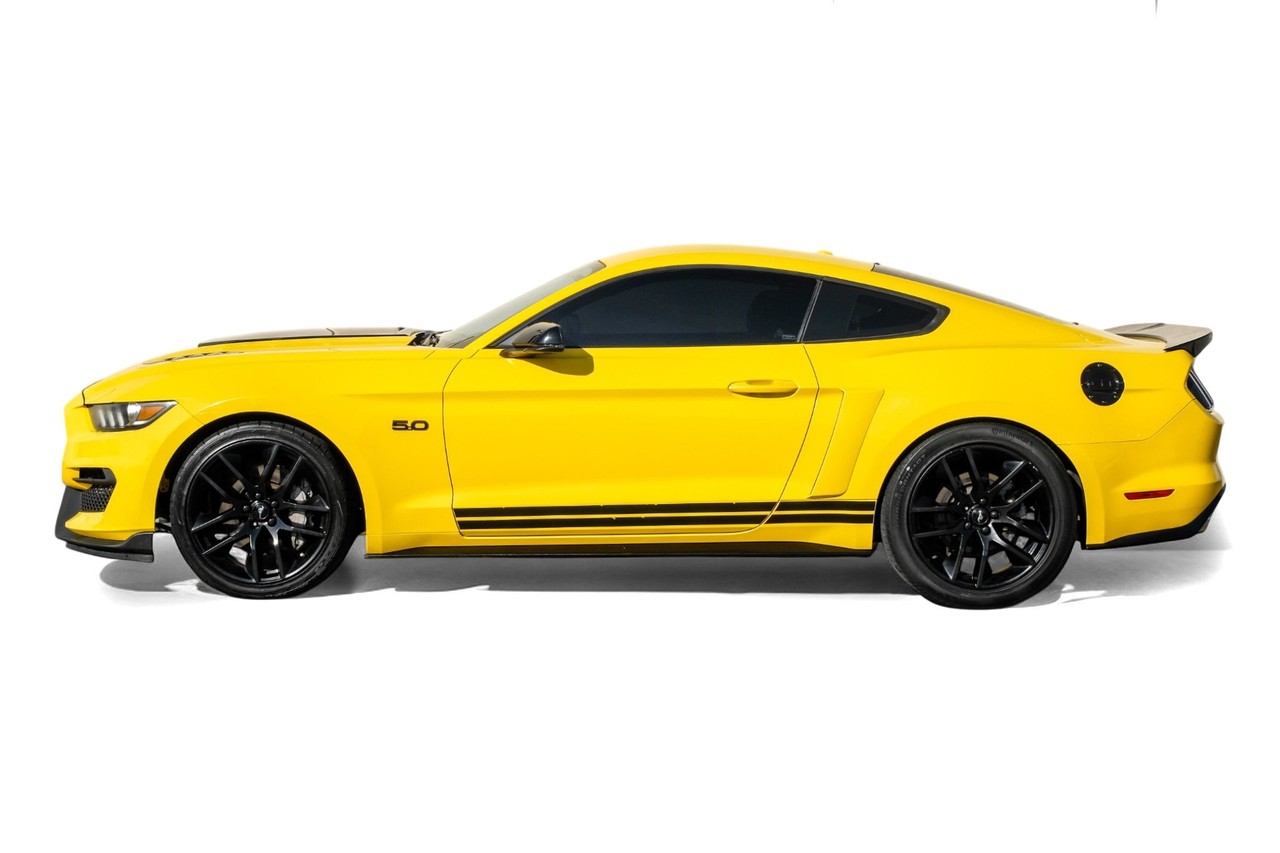 Ford Mustang Vehicle Main Gallery Image 10