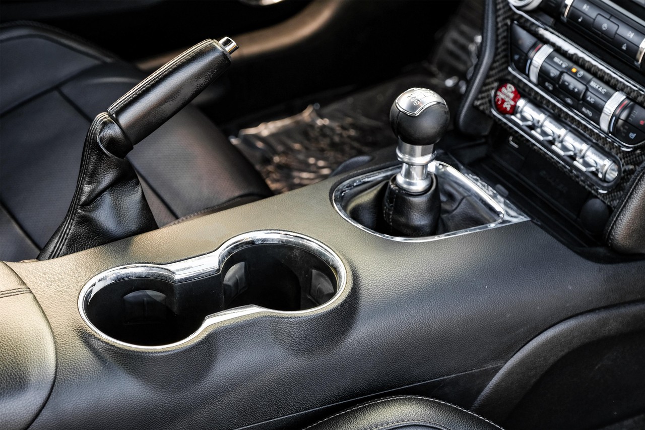 Ford Mustang Vehicle Main Gallery Image 17