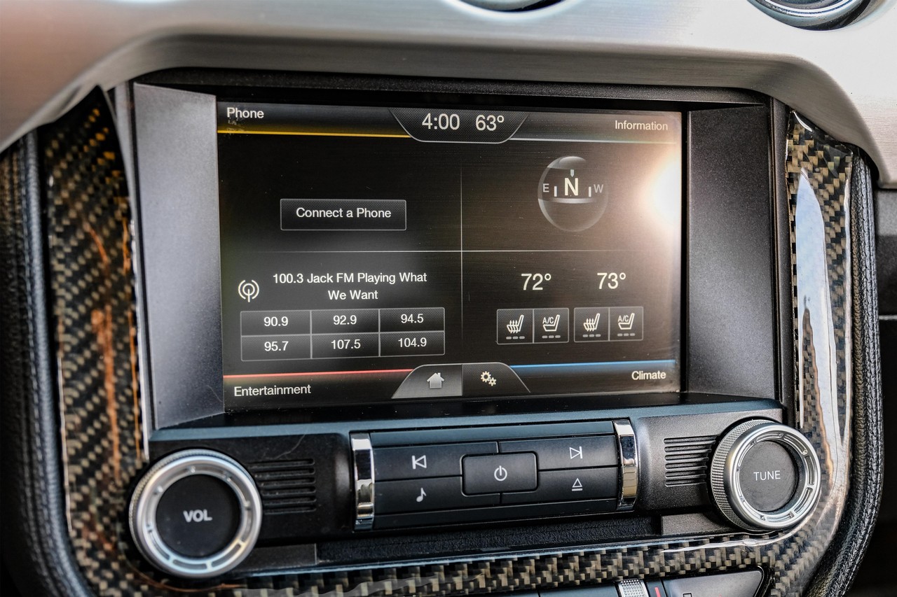 Ford Mustang Vehicle Main Gallery Image 23