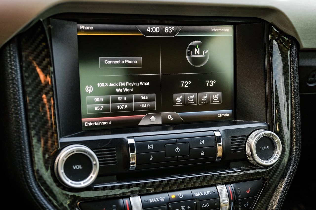 Ford Mustang Vehicle Main Gallery Image 24