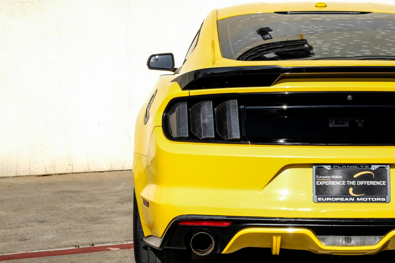 Ford Mustang Vehicle Main Gallery Image 35