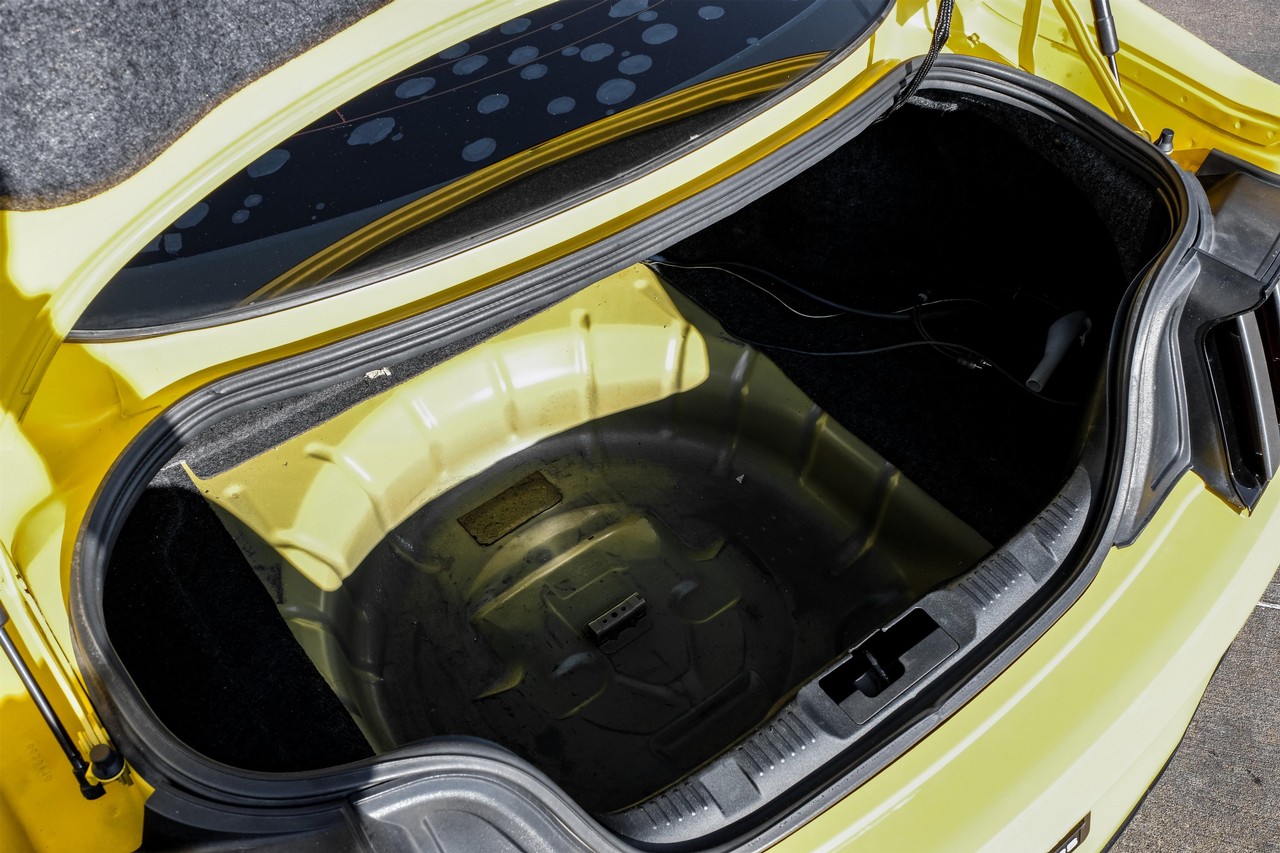 Ford Mustang Vehicle Main Gallery Image 37