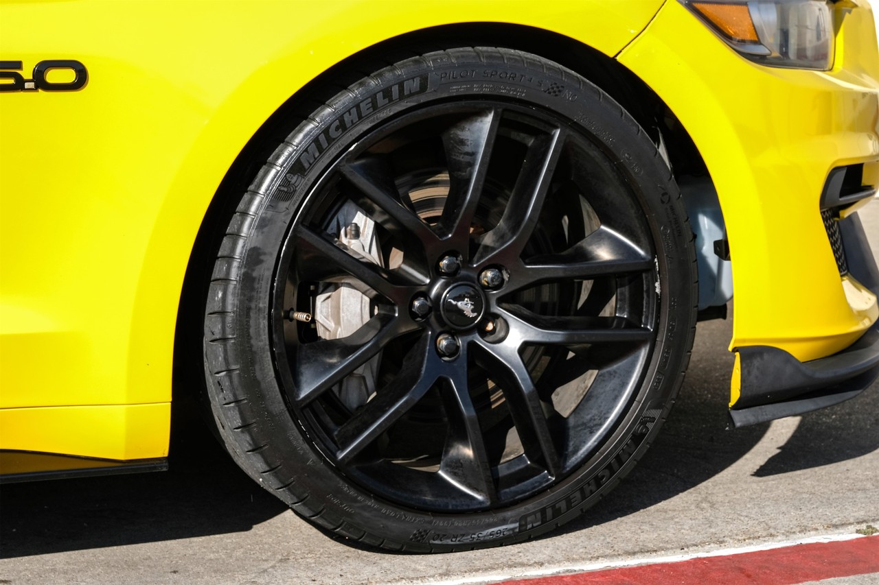 Ford Mustang Vehicle Main Gallery Image 39