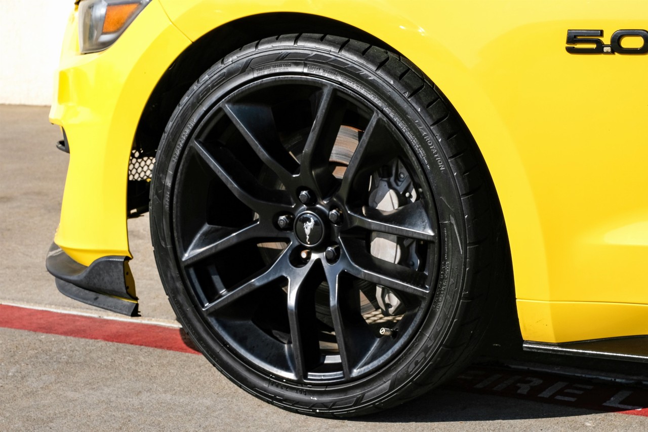 Ford Mustang Vehicle Main Gallery Image 40