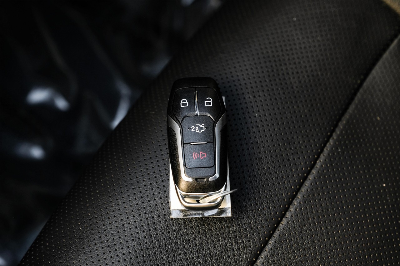 Ford Mustang Vehicle Main Gallery Image 42