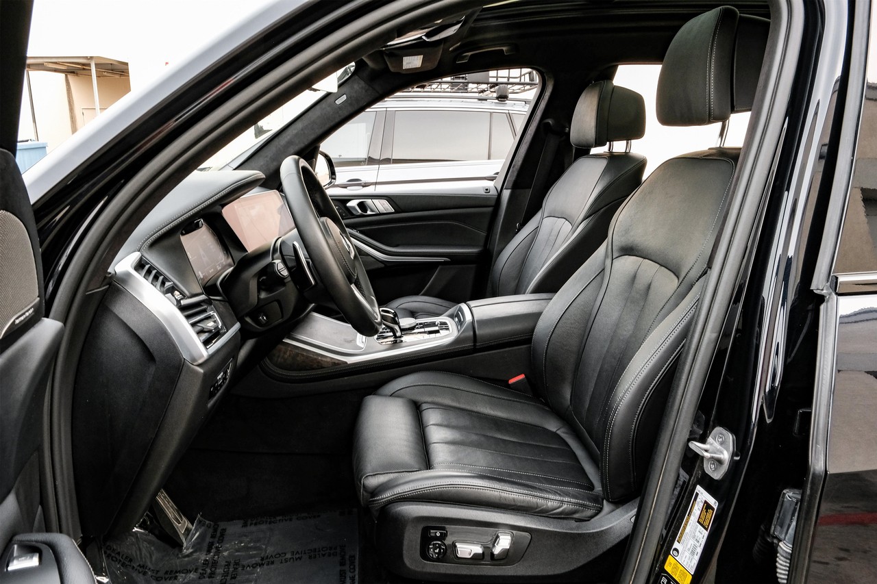 BMW X7 Vehicle Main Gallery Image 04