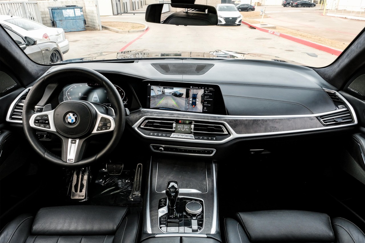 BMW X7 Vehicle Main Gallery Image 15